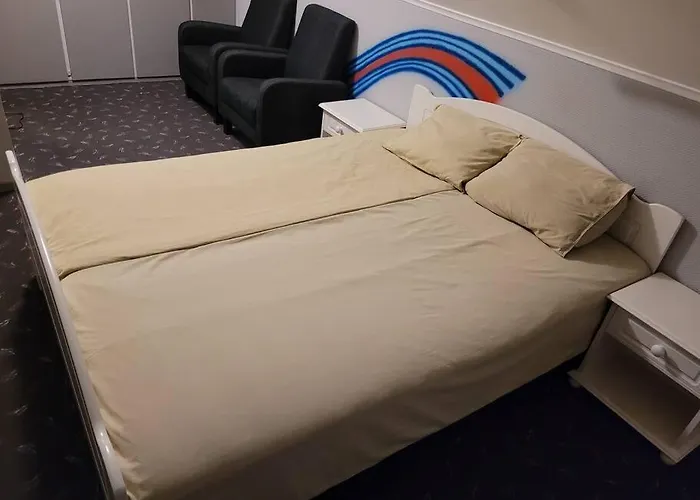 Fargerik Retro Enebolig,Parkering Pa Stedet!