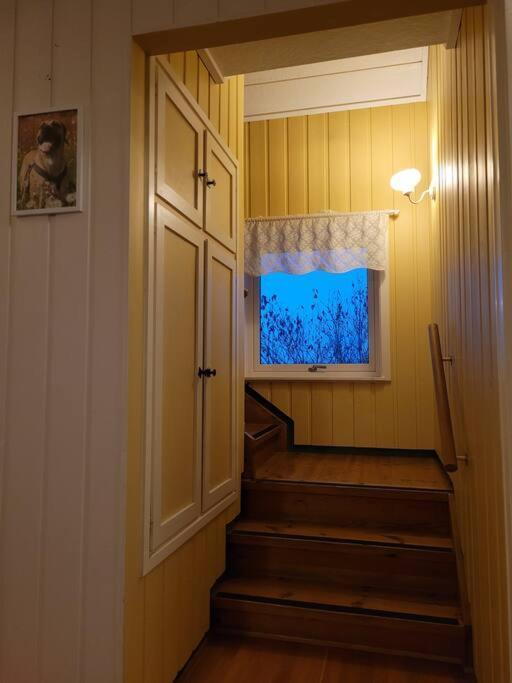 Fargerik Retro Enebolig,parkering Pa Stedet! Apartment *