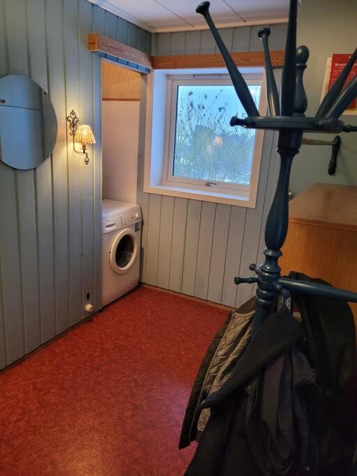 Fargerik Retro Enebolig,parkering Pa Stedet! Apartment